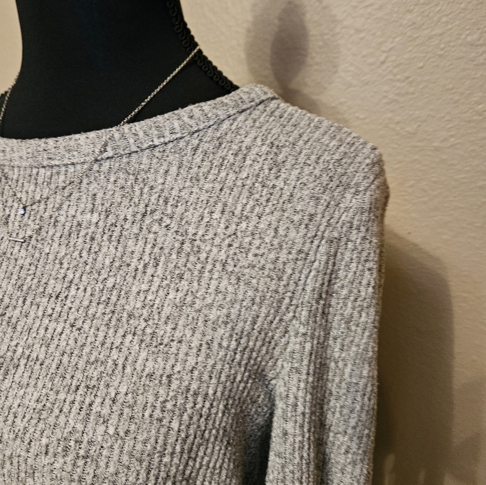 Old Navy Womens Medium Gray Crew Neck Ribbed Sweater - Picture 7 of 7